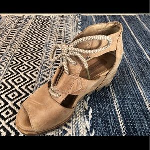 Sorel wedge peep toe with laces size 7